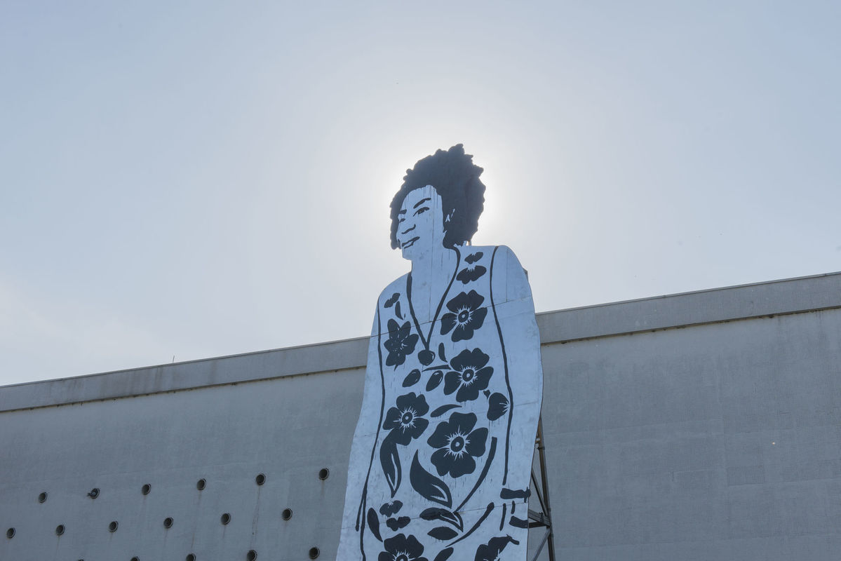 Vista da escultura de Marielle Franco da série <i>Corte Seco</i> [Dry Cut] de Paulo Nazareth na 34ª Bienal de São.Paulo. © Levi Fanan /Fundação Bienal de São Paulo