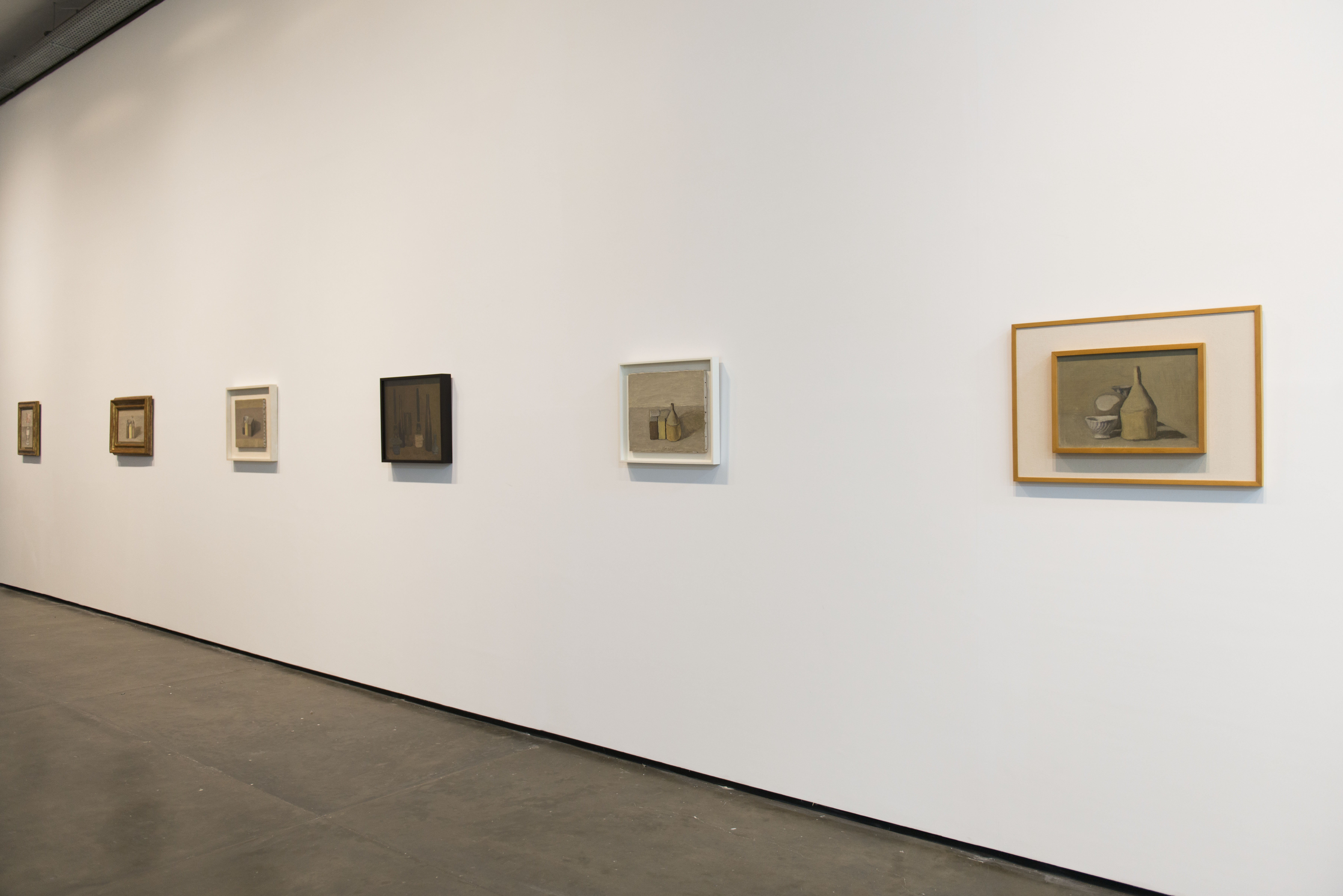 Vista das obras de Giorgio Morandi na 34ª Bienal de São Paulo. © Levi Fanan /Fundação Bienal de São Paulo
