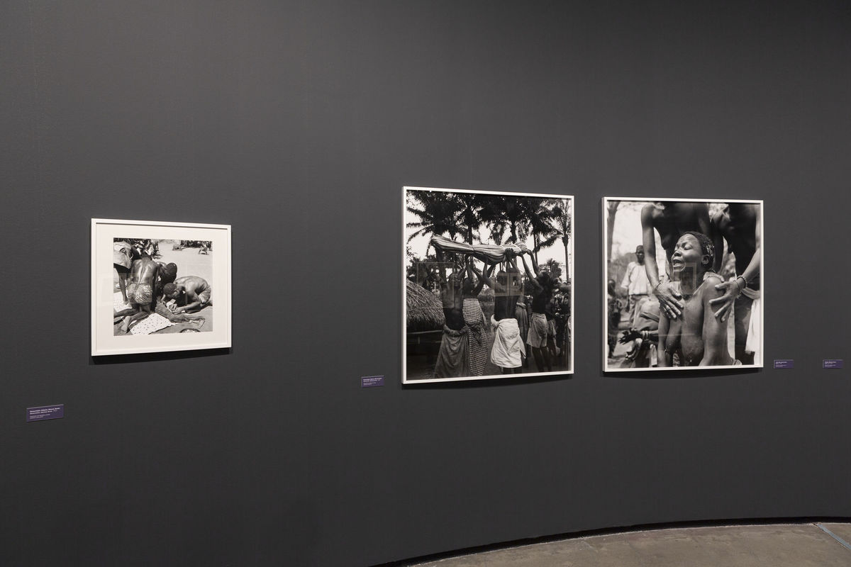 Vista da exposição [view of the exhibition] <i>Pierre Verger: Percursos e memórias</i> [Journeys and memories], no [at the] Instituto Tomie Ohtake, parte da rede da [part of the partners institutions of the] 34ª Bienal de São Paulo. © Ricardo Miyada / Instituto Tomie Ohtake