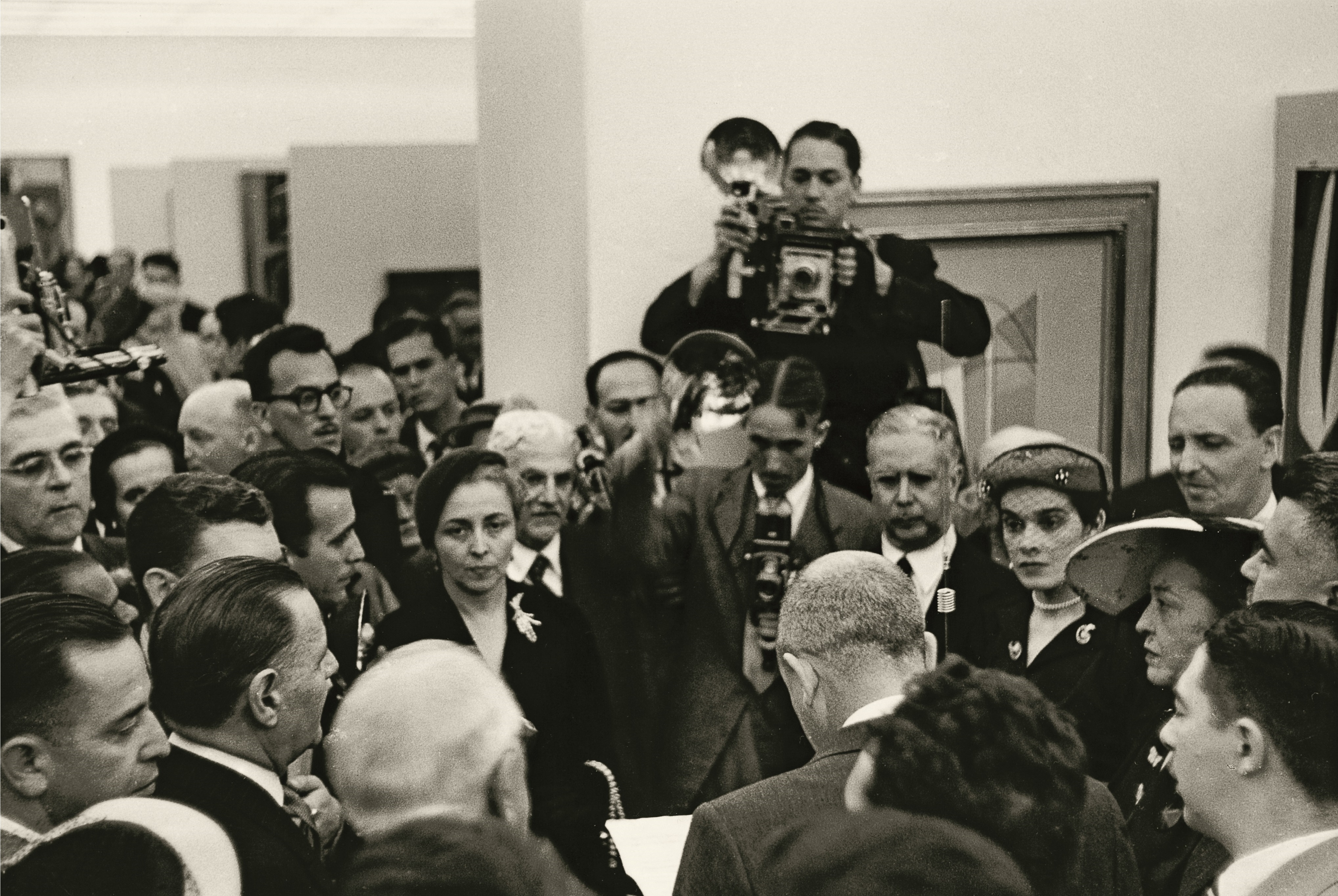 Francisco Matarazzo Sobrinho's speech at the opening on the 1st  Bienal, 1951. With him, Yolanda Penteado, Carmelita Leme Garcez, Darcy Vargas and Lucas Nogueira Garcez.