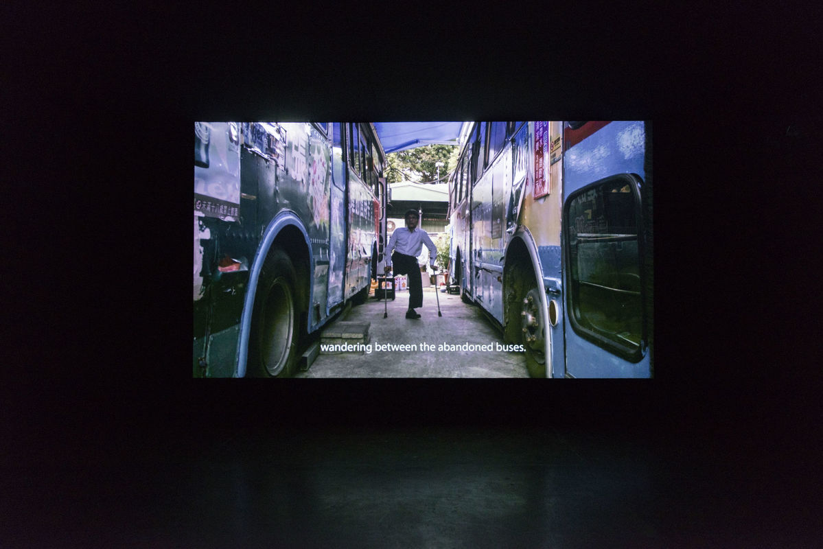 Vista da instalação  [view of the installation] <i>Single Copy 副本人</i> [Cópia única] (2019), de [by] Hsu Che-Yu, na [at the] 34ª Bienal de São Paulo. © Levi Fanan / Fundação Bienal de São Paulo