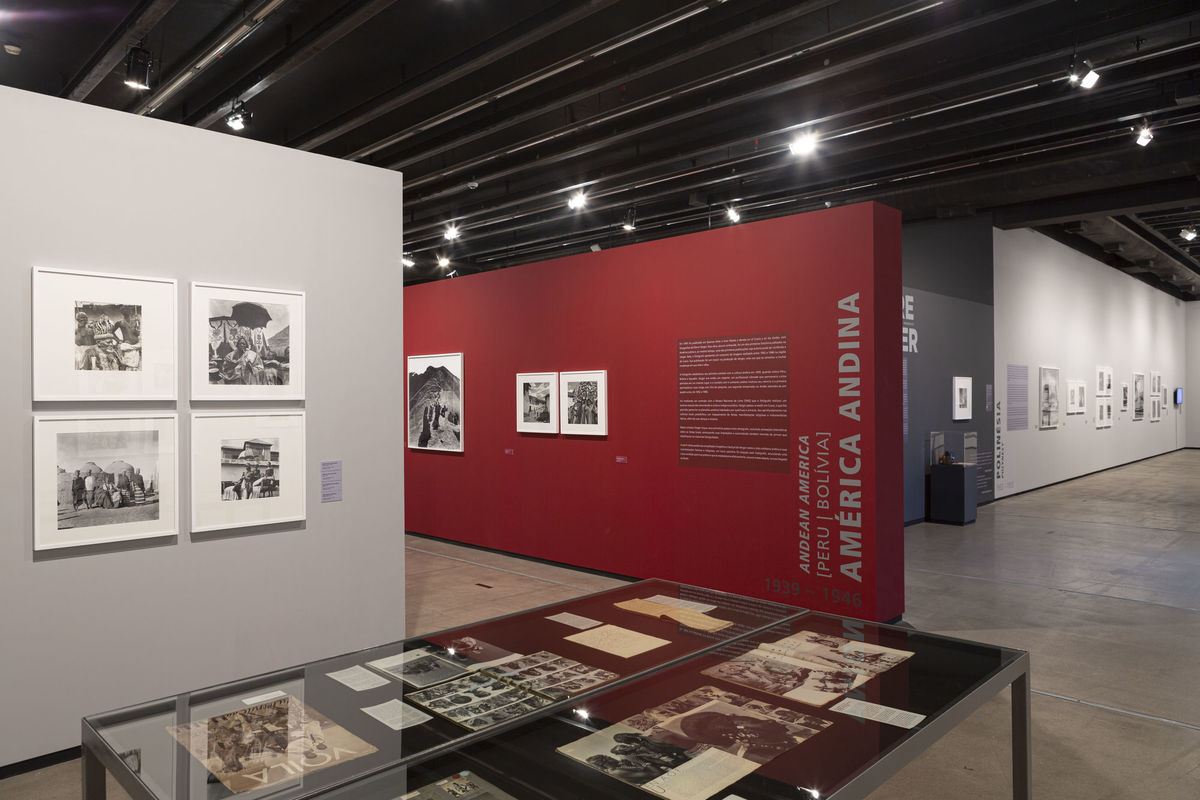 Vista da exposição [view of the exhibition] <i>Pierre Verger: Percursos e memórias</i> [Journeys and memories], no [at the] Instituto Tomie Ohtake, parte da rede da [part of the partners institutions of the] 34ª Bienal de São Paulo. © Ricardo Miyada / Instituto Tomie Ohtake