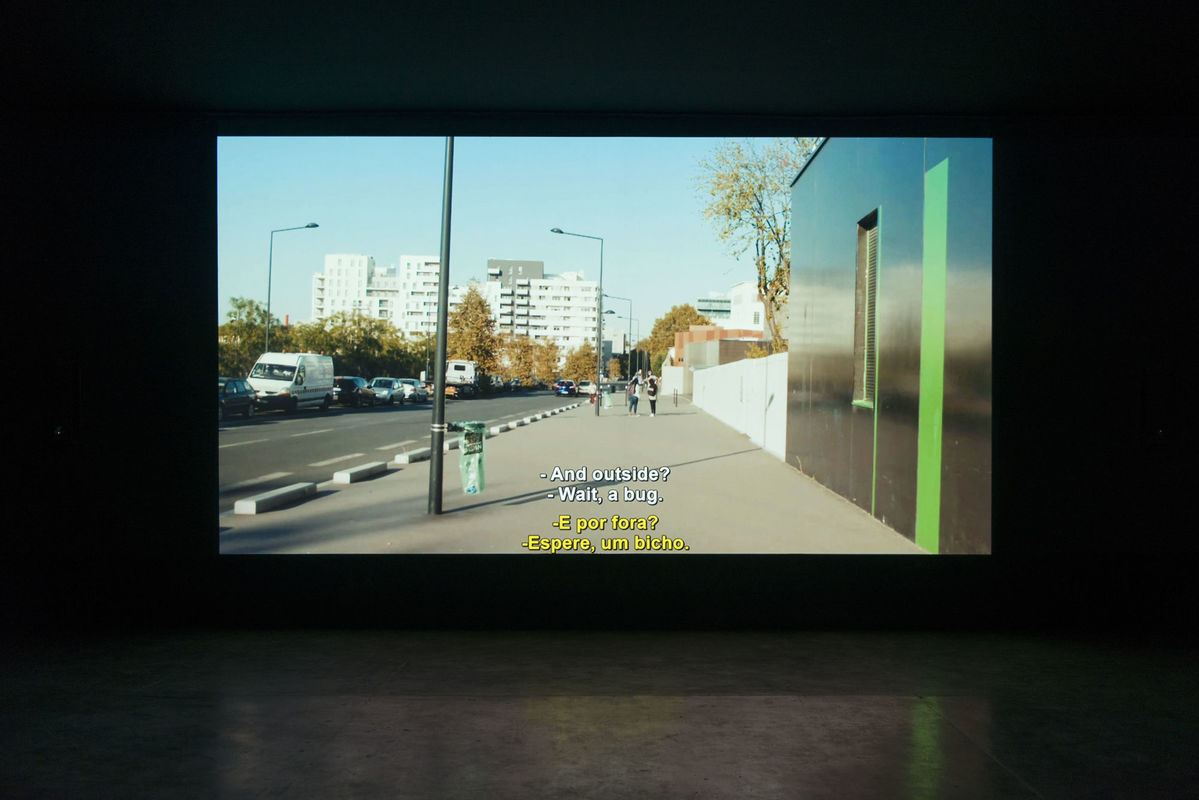 Vista da instalação [view of the installation] <i>Tu peux prendre ton temps</i> [Você pode tomar o seu tempo] [You Can Take Your Time] (2019), de [by] Éric Baudelaire, na [at the] 34ª Bienal de São Paulo. © Levi Fanan /Fundação Bienal de São Paulo