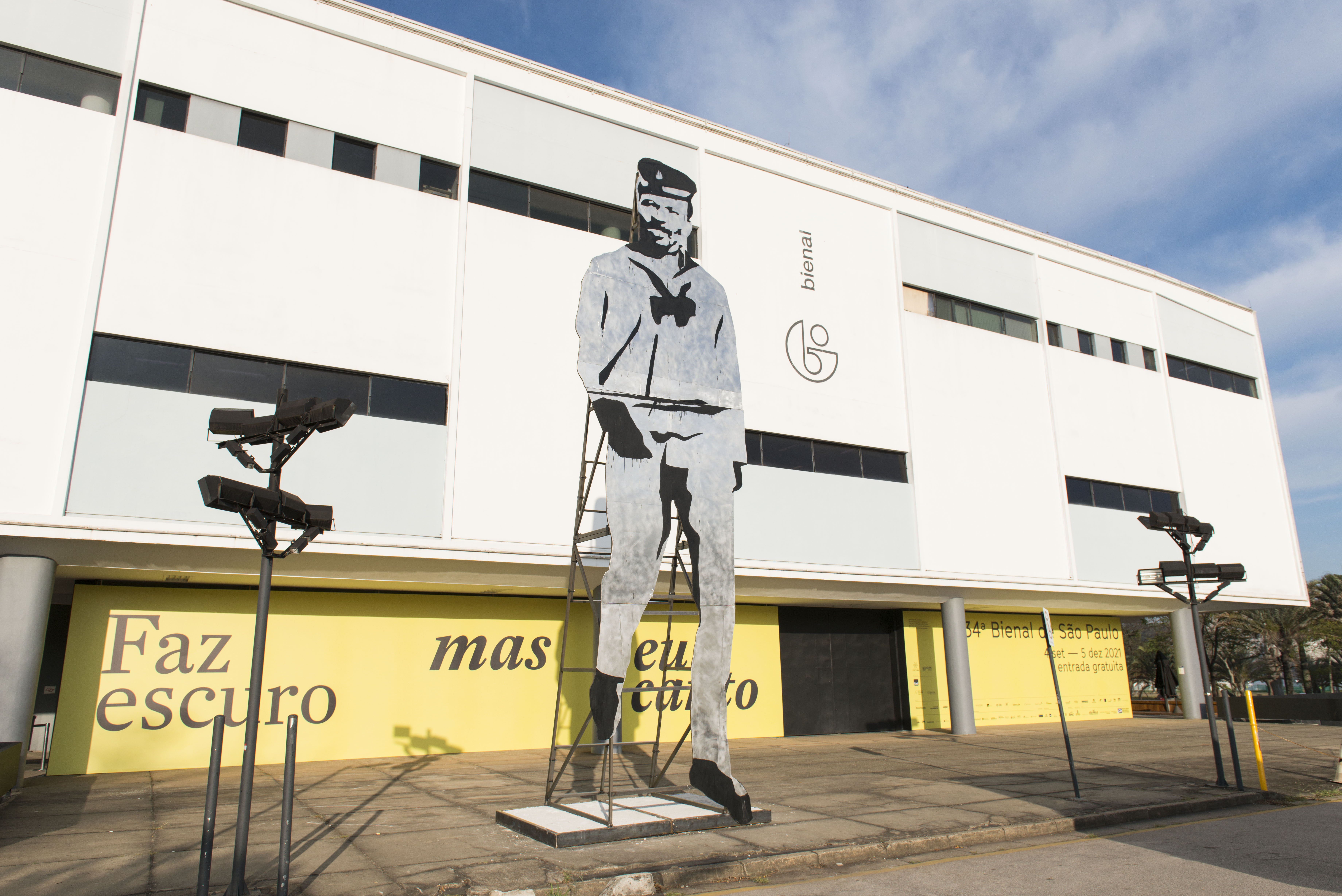 Escultura de João Cândido da série <i>Corte Seco</i> de Paulo Nazareth. © Levi Fanan /.Fundação Bienal de São Paulo
